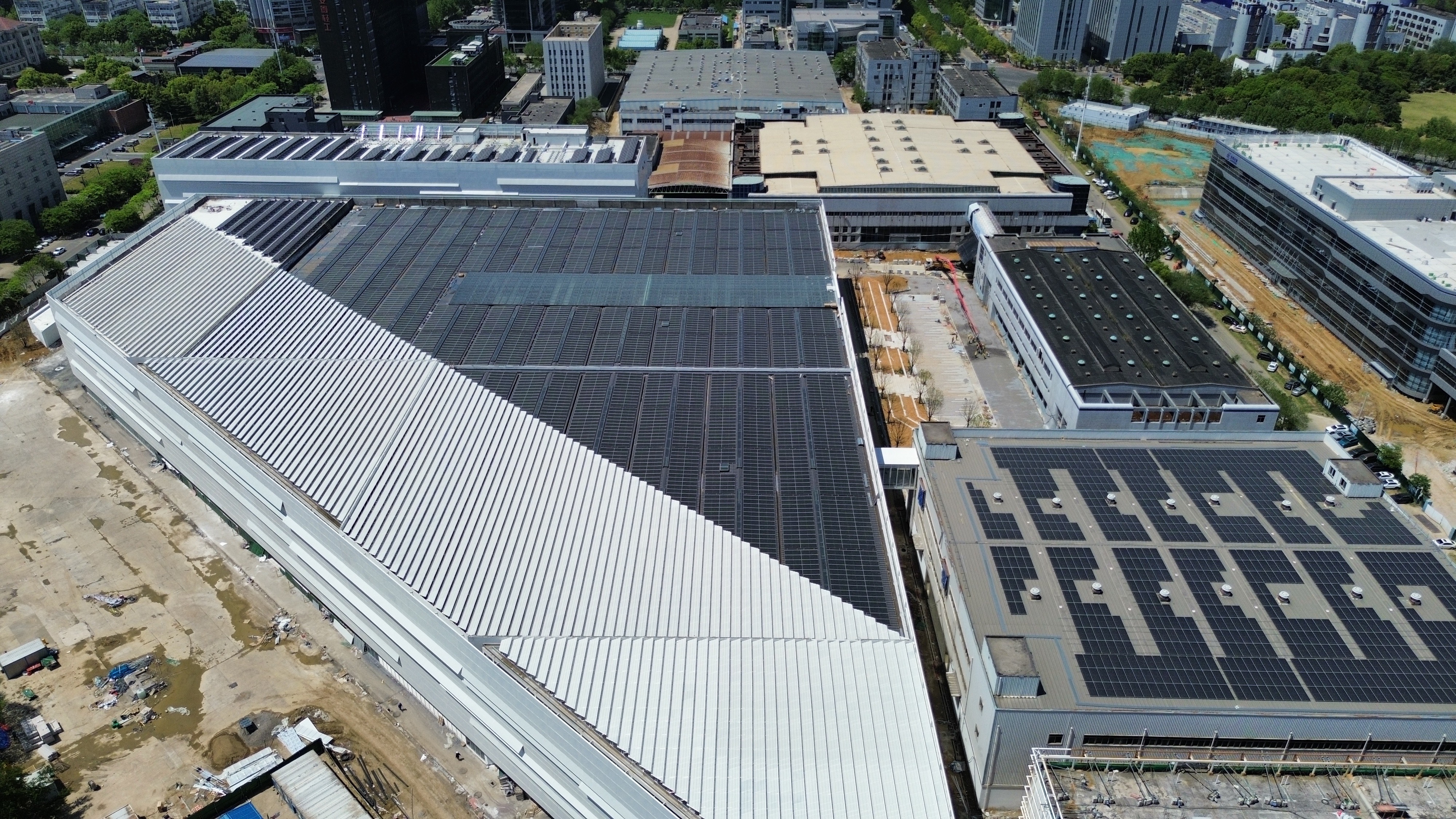 ga黄金甲平台新能源公司 | 岳阳美的冰箱布式光伏项目并网发电